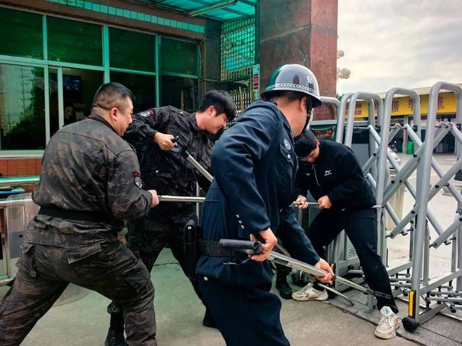筑牢校園安全防線 我校開展安保隊伍履職能力提升專項培訓(xùn)